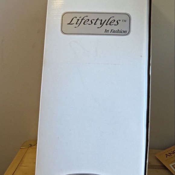 New in Box Lifestyles Micki 15 Inch Fashion Doll with Certificate - Picture 6 of 8